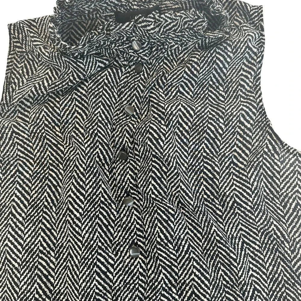 JCrew Womens 100% Silk Herringbone Ruffle Neck Sleeveless Blouse Black White 00 - Picture 7 of 8